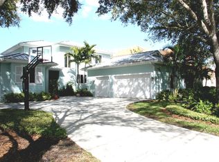 281 Bayview Dr NE, Saint Petersburg, FL 33704