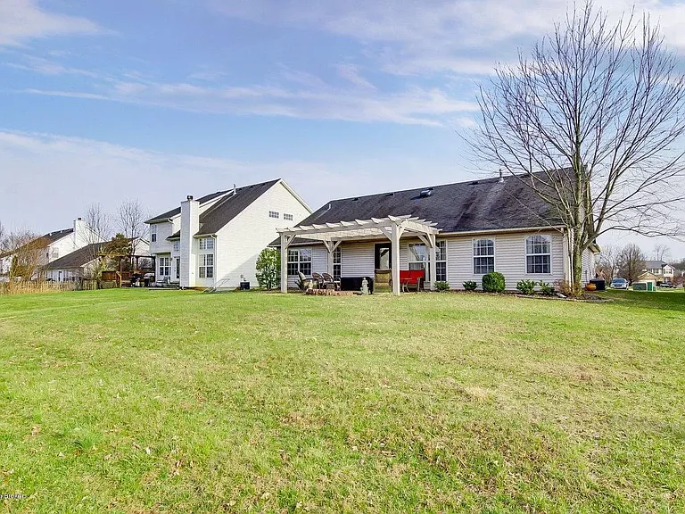 5715 Waveland Cir — Photo 3