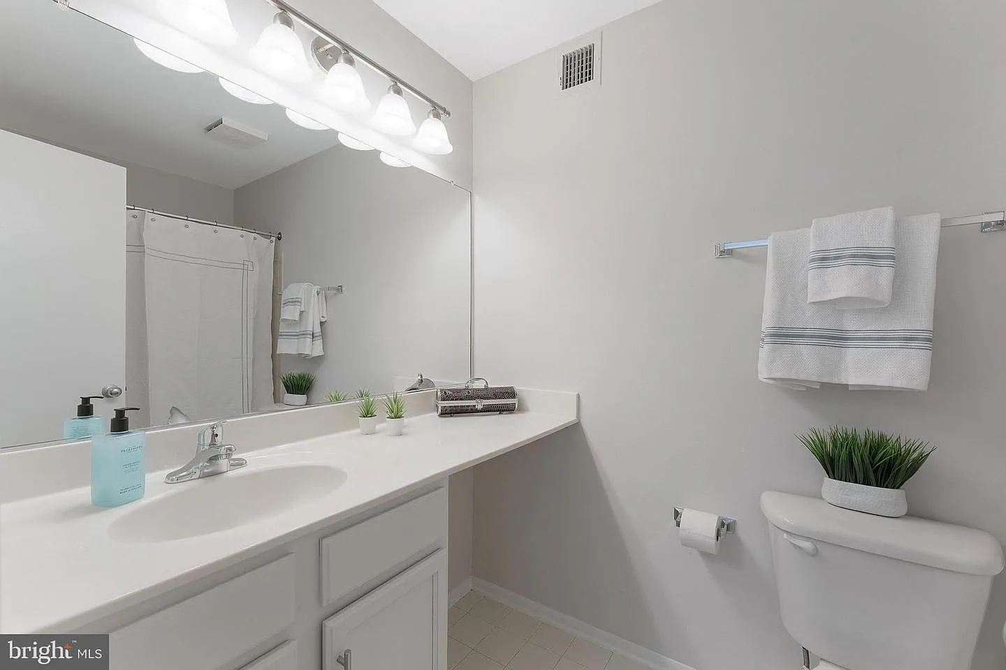 2 bed, 1046 sqft, $1,500 — Photo 1