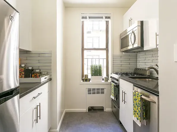 85 4th Avenue image 2 of 6