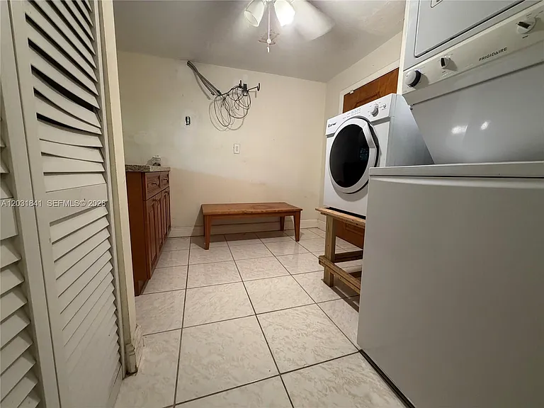 6318 SW 27th St — Photo 11
