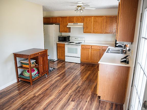 5th image of 7120 Rosewood Dr