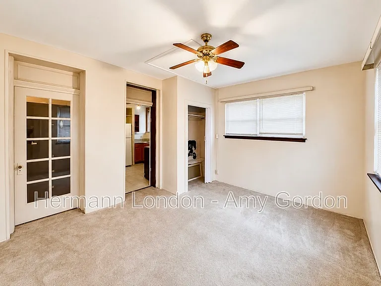 5046 Winona Ave #B — Photo 16