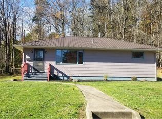 24 Center St, Leetonia, OH 44431