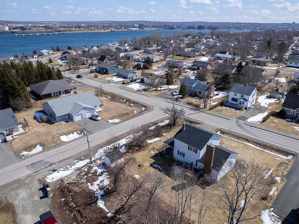 1st image of 992 Westmount Rd