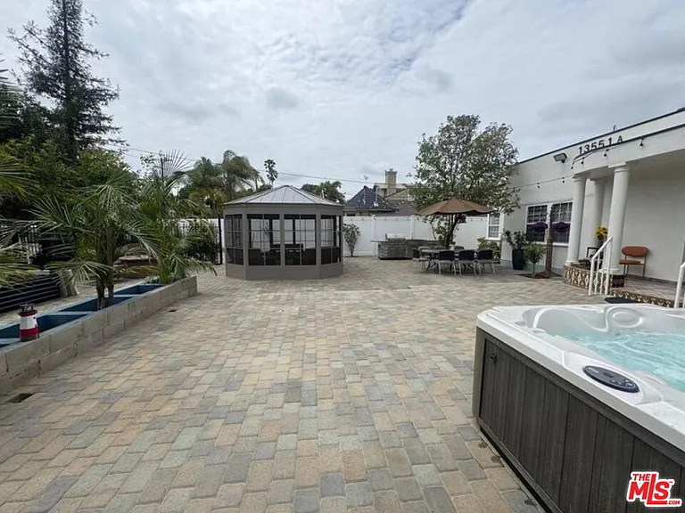 13551 Hart St — Photo 51