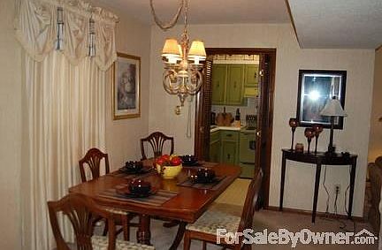 Dining Area : Easily sits 6 and is directly off of a small but fully equipped kitchen