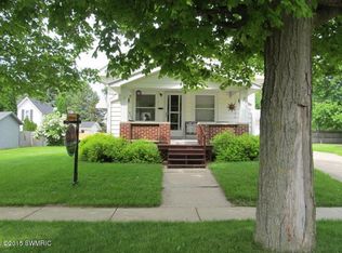513 Cyrus St, Ionia, MI 48846