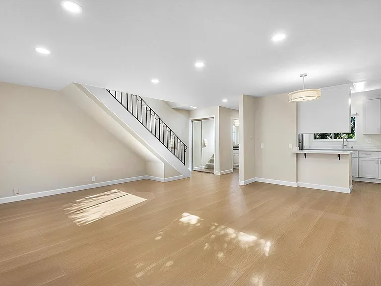 2150 Santa Clara Ave #G — Photo 11