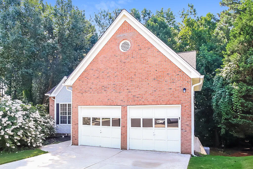 3 bed, 2.0 bath, 2298 sqft, $2,590 — Photo 4