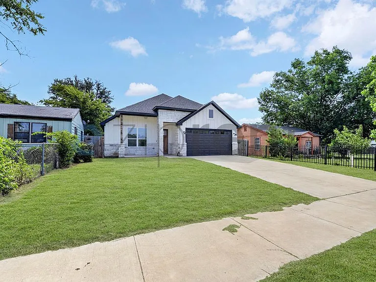4941 Townsend Dr — Photo 2
