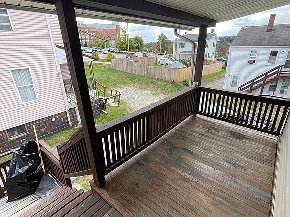 4th image of 46 N Spring Ave Unit 1