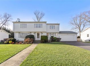 227 Summit Dr, Cranston, RI 02920