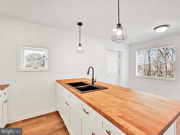 5th image of 156 Juniata Ave