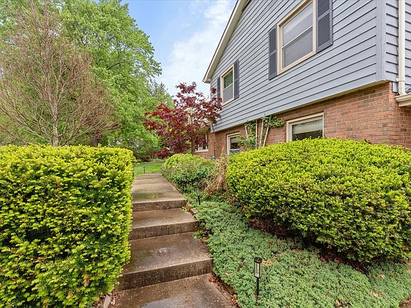 2nd image of 208 S Meadowhill Ln