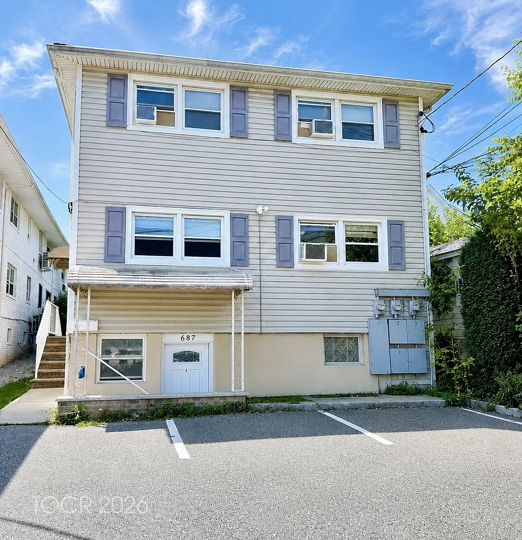 2 bed, $2,300 — Photo 1