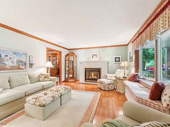 3rd image of 544 Maple Ave
