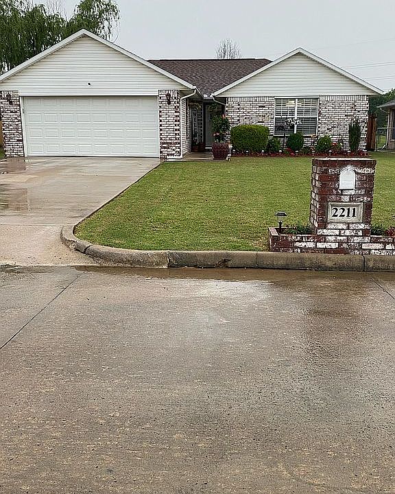 1st image of 2211 Green Meadows Cir
