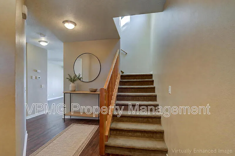 3 bed, 2.5 bath, 1593 sqft, $2,395 — Photo 2