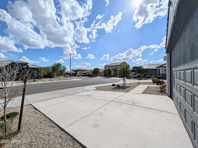 24458 W Verlea Dr — Photo 5