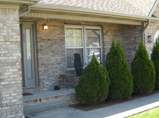 809 Cottonwood Ln, Carterville, IL 62918