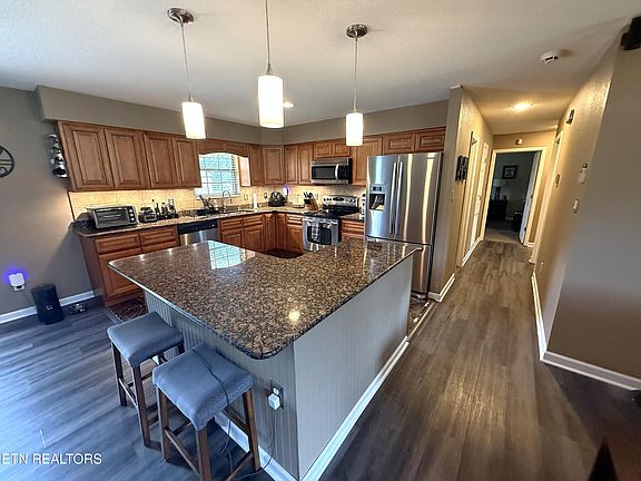 4th image of 536 Catalpa St