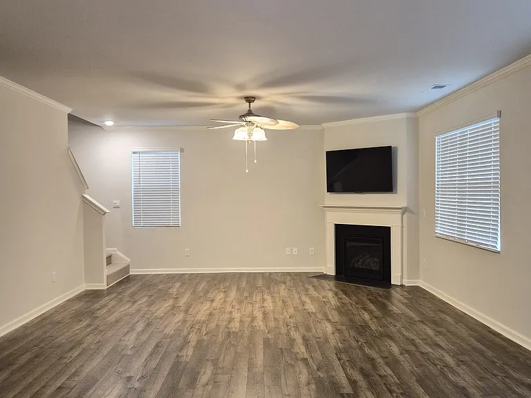 949 Brookfield Dr — Photo 7