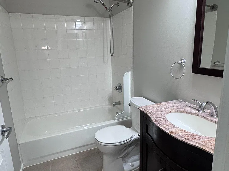 216 Waverly Ct — Photo 23