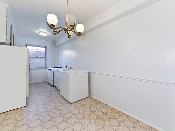 3rd image of 530 Grand St APT F2e