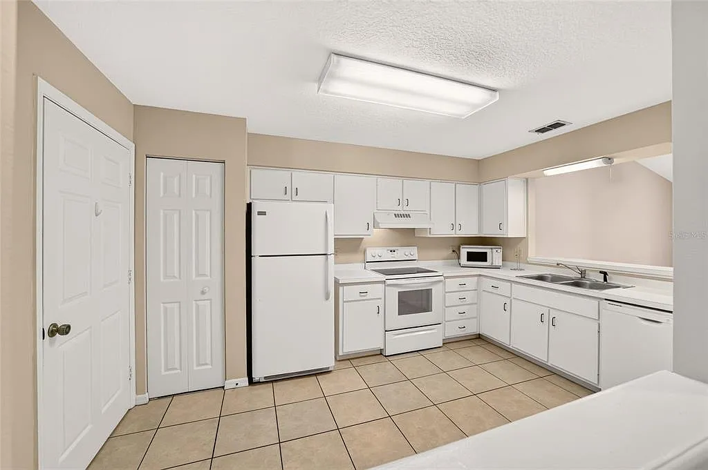 2 bed, 2.0 bath, 1115 sqft, $1,600 — Photo 3