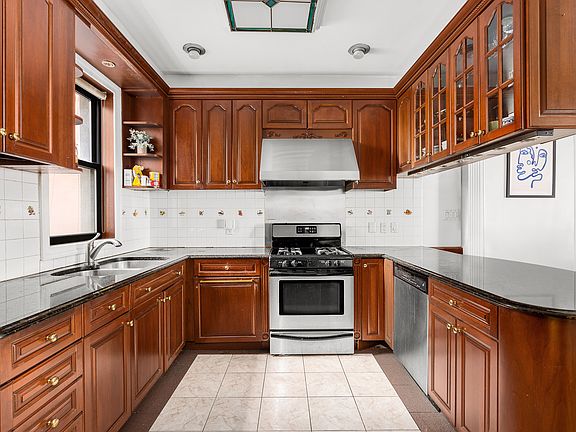 4th image of 38 Market St APT 2