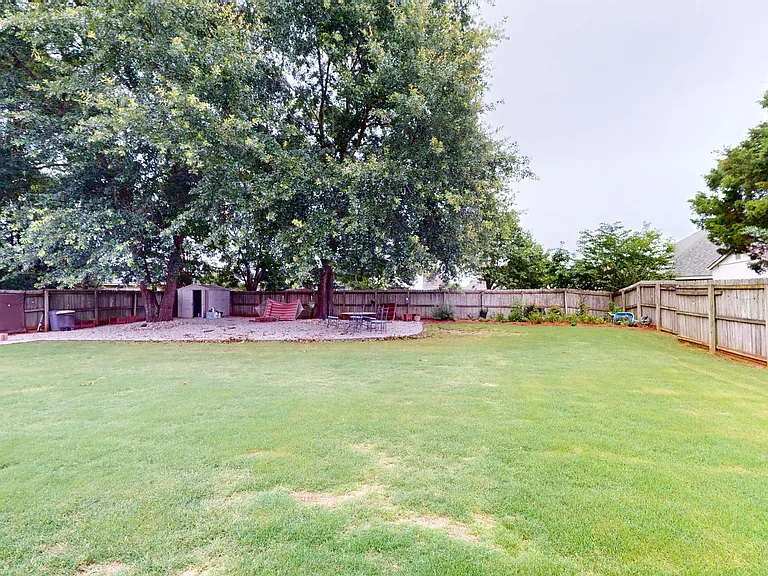 629 Linden Ln — Photo 25