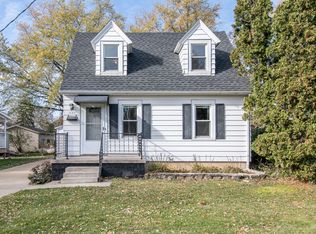 1120 N Grandview Blvd, Waukesha, WI 53188
