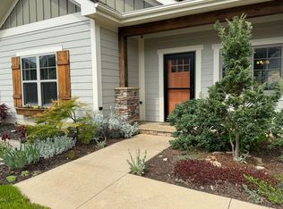 121 Chepstow Pl, Black Mountain, NC 28711