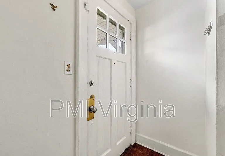818 W 42nd St — Photo 2