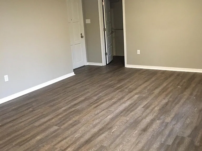 704 S Donaghey Ave — Photo 4
