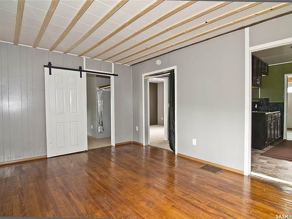 3rd image of 2 Cecil Cres