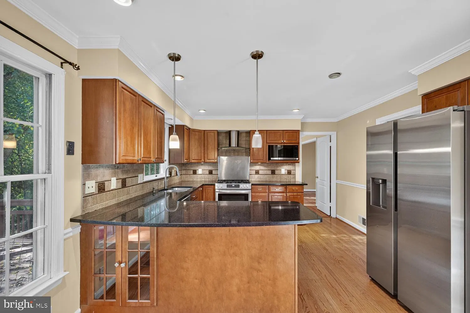 5 bed, 2.5 bath, 3449 sqft, $3,850 — Photo 4