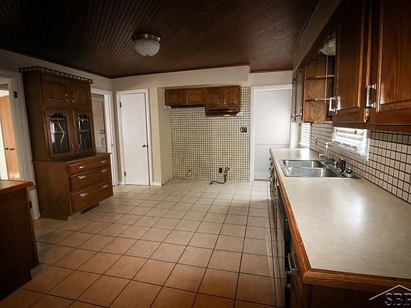 3rd image of 139 Snow Ave