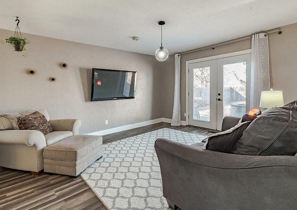 1st image of 209 Paul Ave