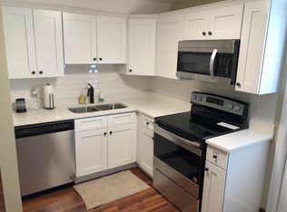 424 N Main St APT 1, Wauconda, IL 60084