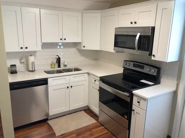 424 N Main St APT 1, Wauconda, IL 60084