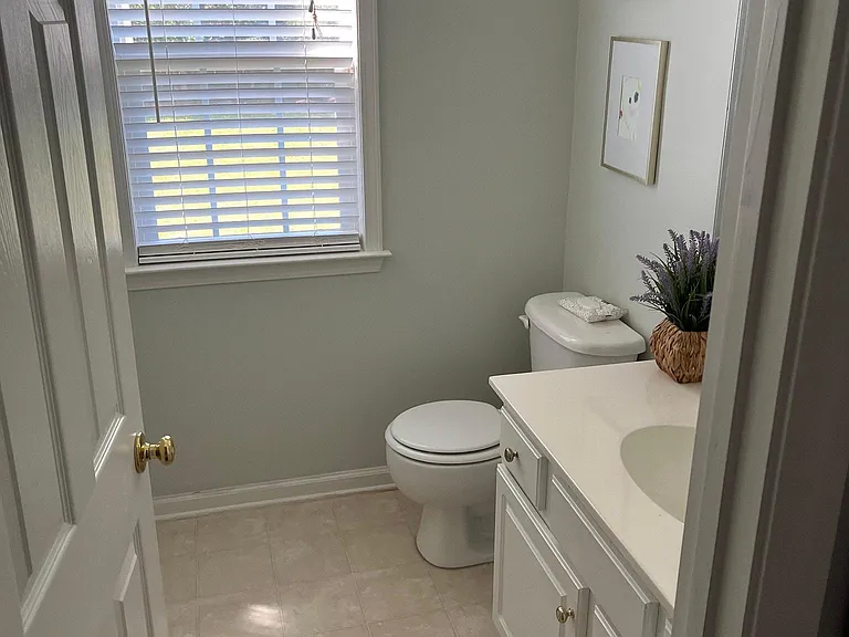 8005 Lancken Dr — Photo 12