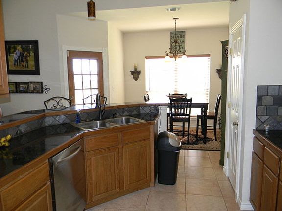 5th image of 140 Redwood Cir