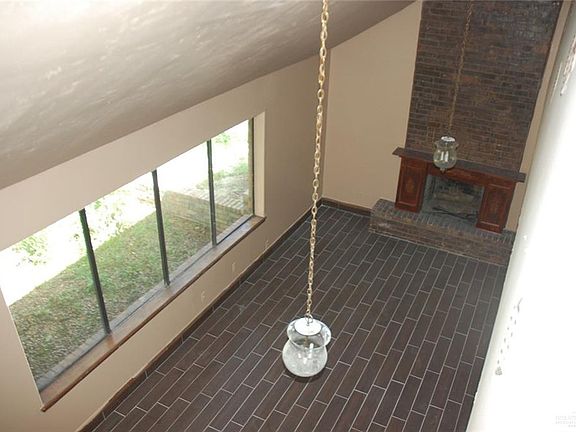 4th image of 130 Ulex Ave