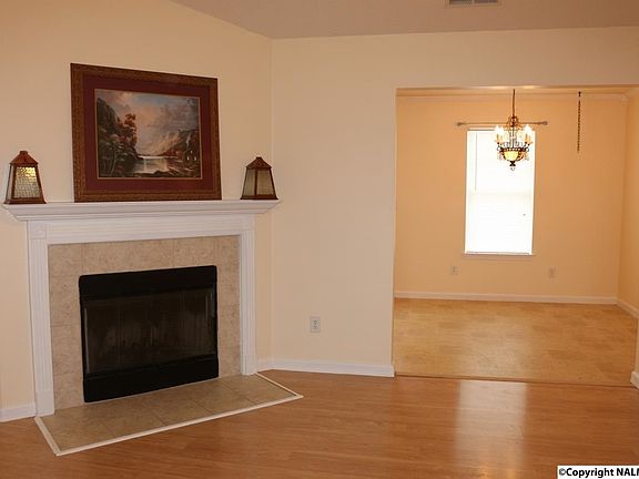 3rd image of 104 Greenlea Ln