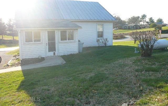 2nd image of 831 Entry School Rd