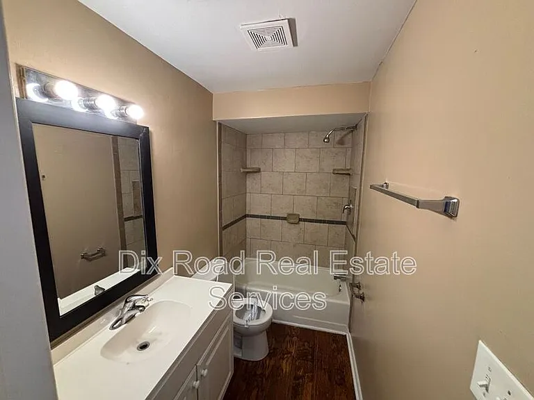 1145 Chase Ave — Photo 12