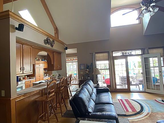 3rd image of 13300 S Mary Lee Ct