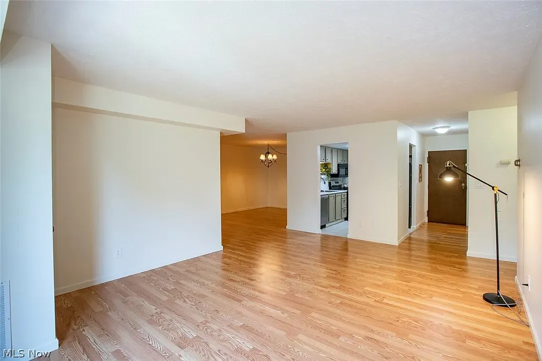 1 bed, 1.5 bath, 980 sqft, $1,400 — Photo 1